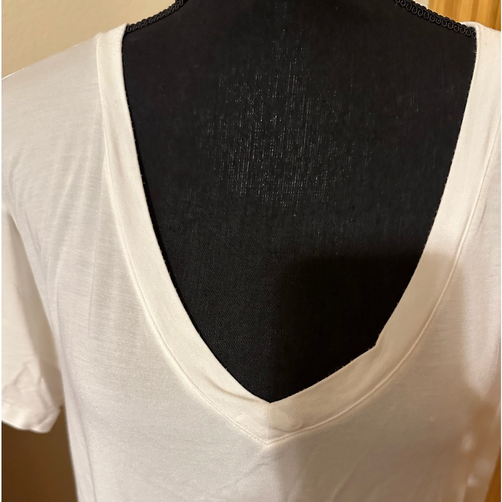 Victoria Secret V-Neck T - Picture 2 of 8